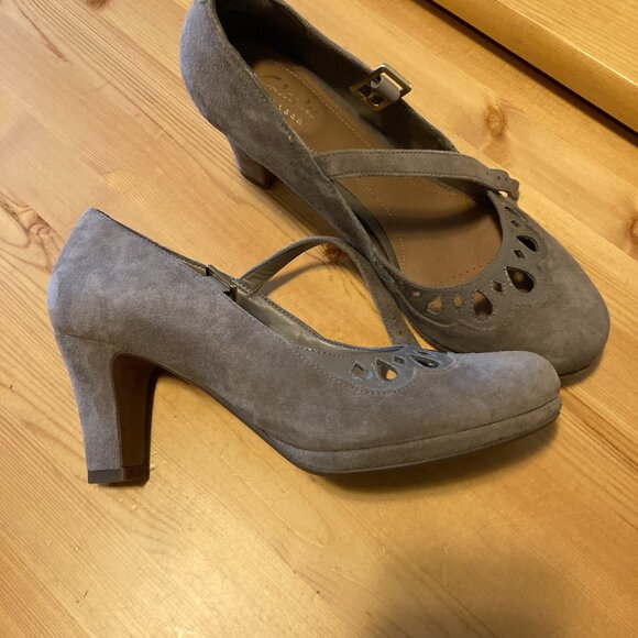 Clarks suede pumps - Picture 2 of 3